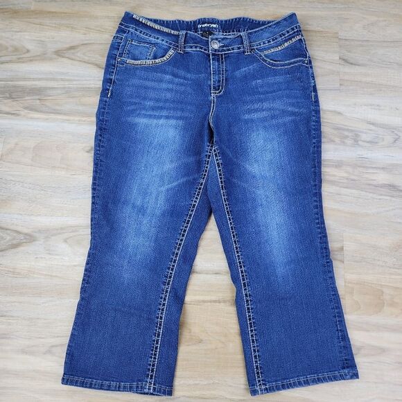 💇‍♀️Lane Bryant Blue Denim Tan Embroider Capri Jeans Size 18 - Picture 2 of 10